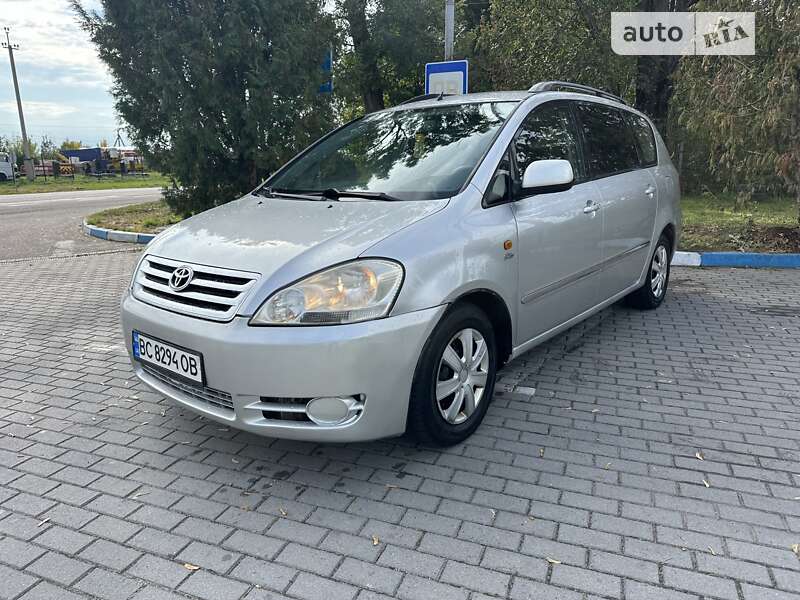 2003 toyota avensis verso