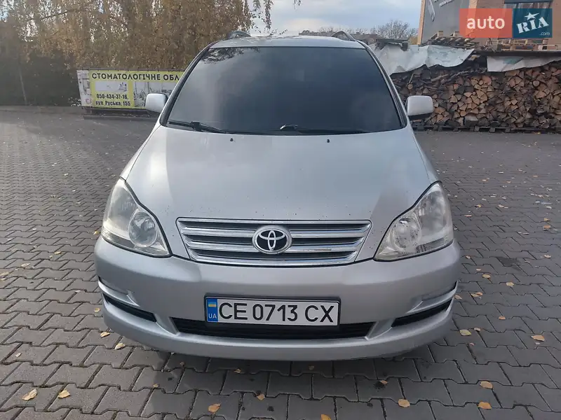 2004 toyota avensis
