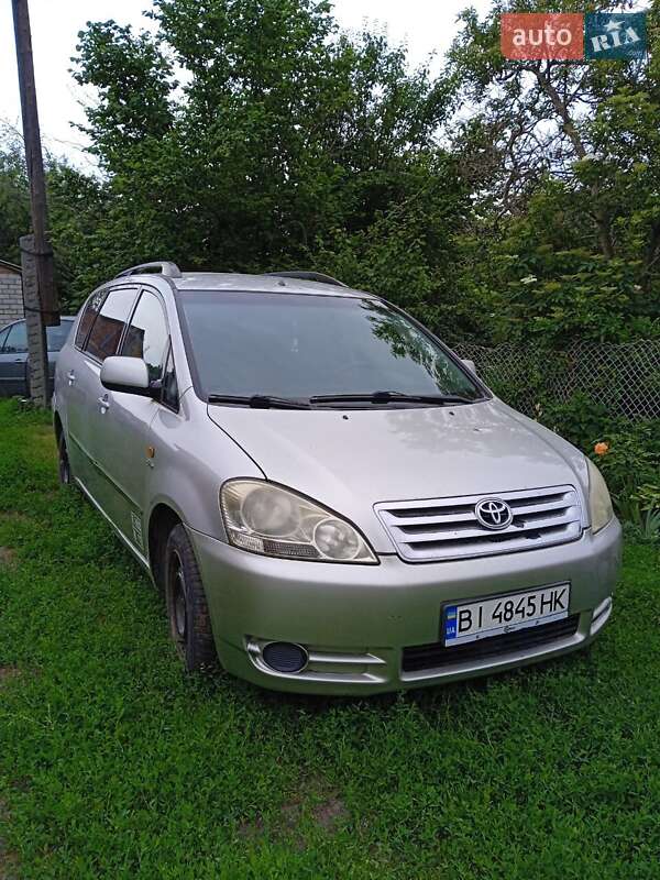 2003 toyota avensis verso