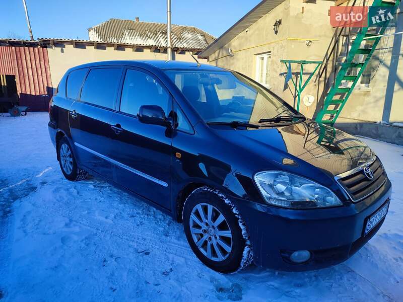 2002 toyota avensis