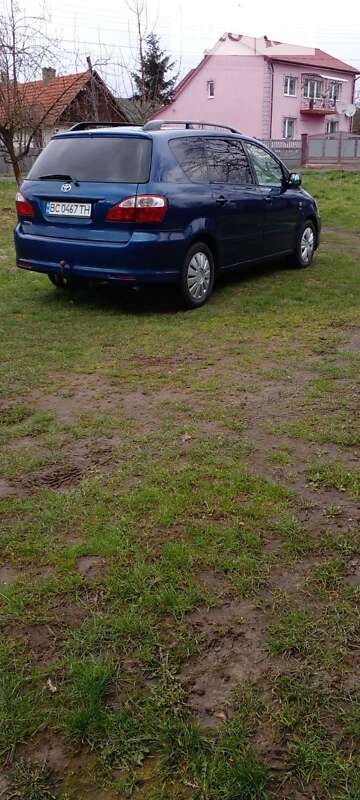 2004 toyota avensis verso
