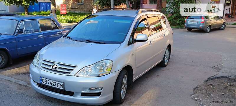 2005 toyota avensis verso