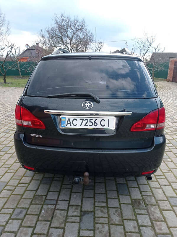 2001 toyota avensis