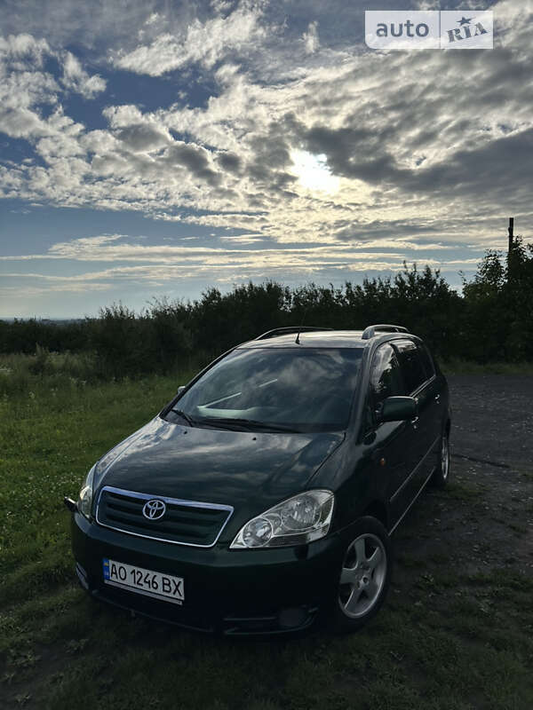 2002 toyota avensis