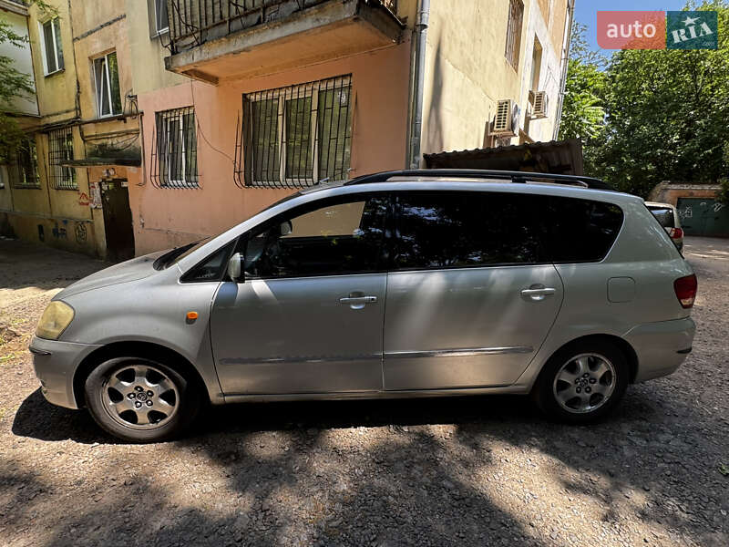 2003 toyota verso