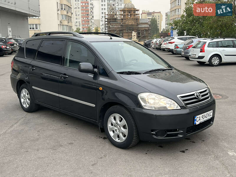 2003 toyota avensis