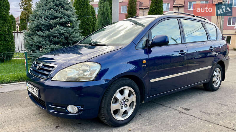 2002 toyota avensis