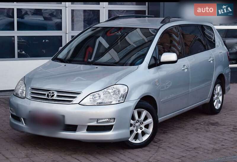 2004 toyota avensis