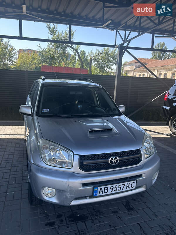 2004 toyota rav4