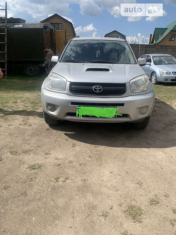 2004 toyota rav4