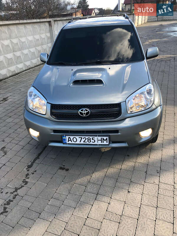 2004 toyota rav4