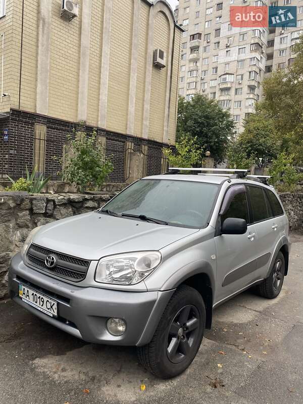 2005 toyota rav4