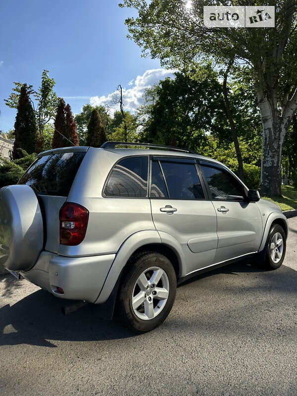 2004 toyota rav4