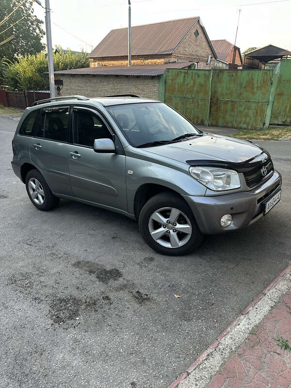 2004 toyota rav4