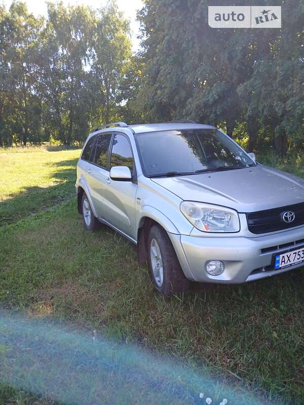 2004 toyota rav4