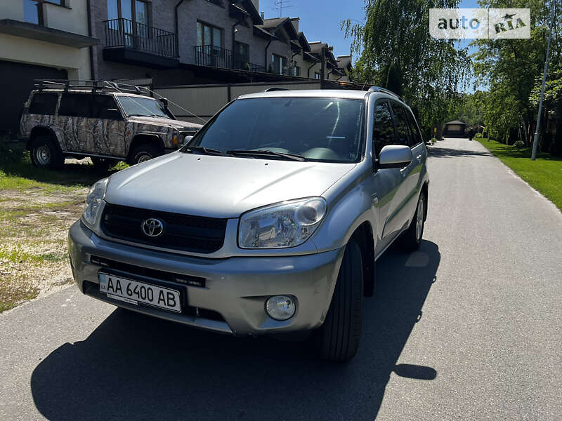 2004 toyota rav4