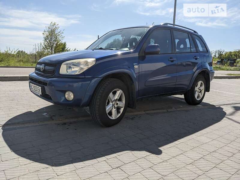 2004 toyota rav4