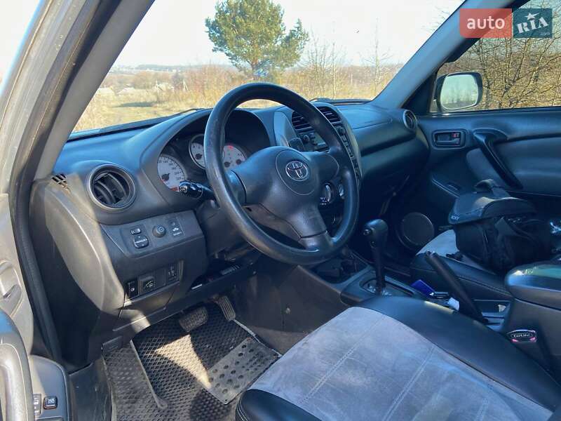 2004 toyota rav4