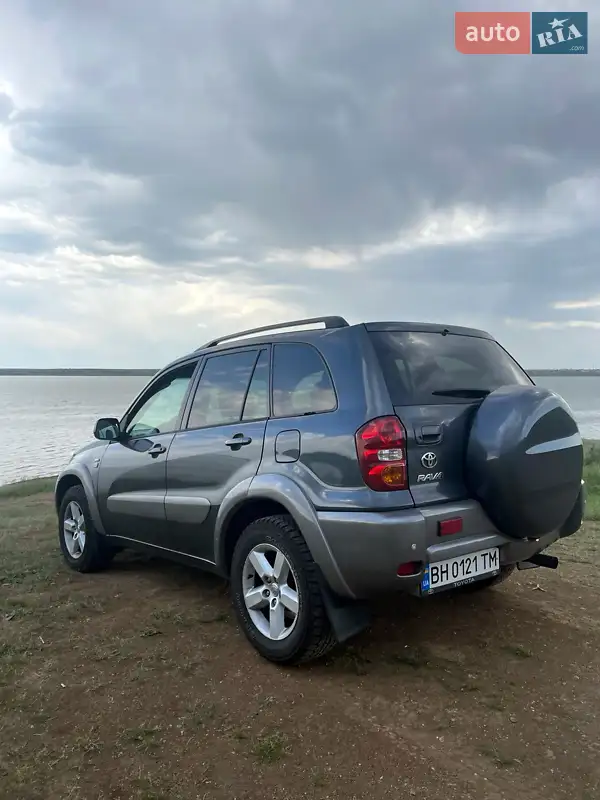 2004 toyota rav4