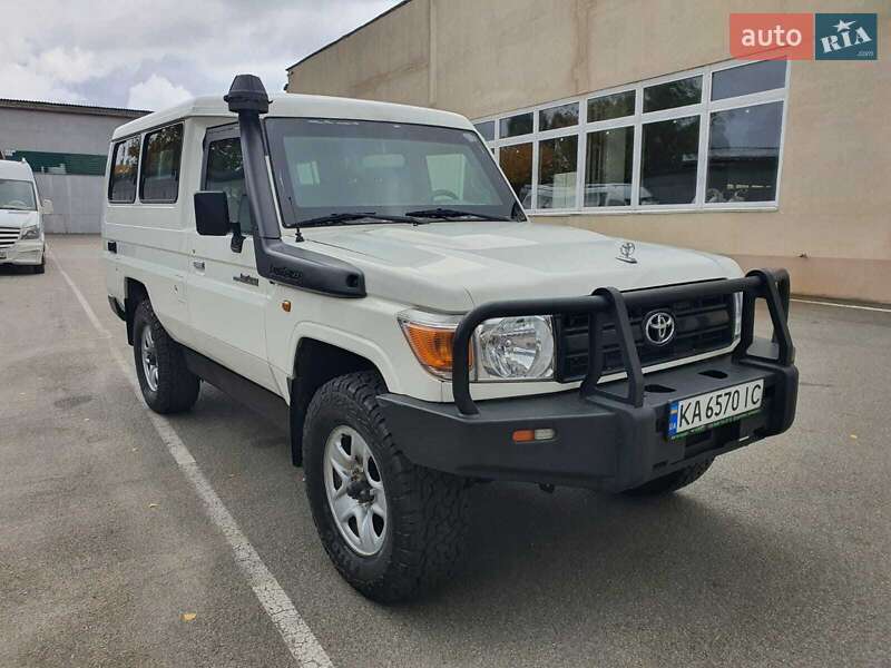 2014 toyota land cruiser
