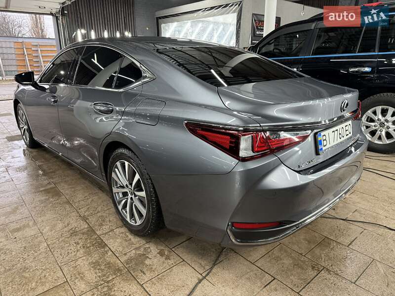 2020 lexus es