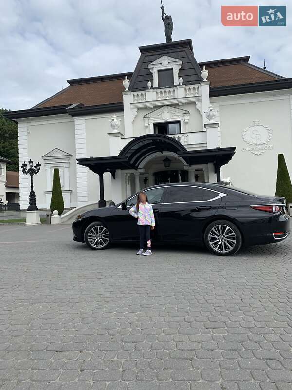 2020 lexus es-250