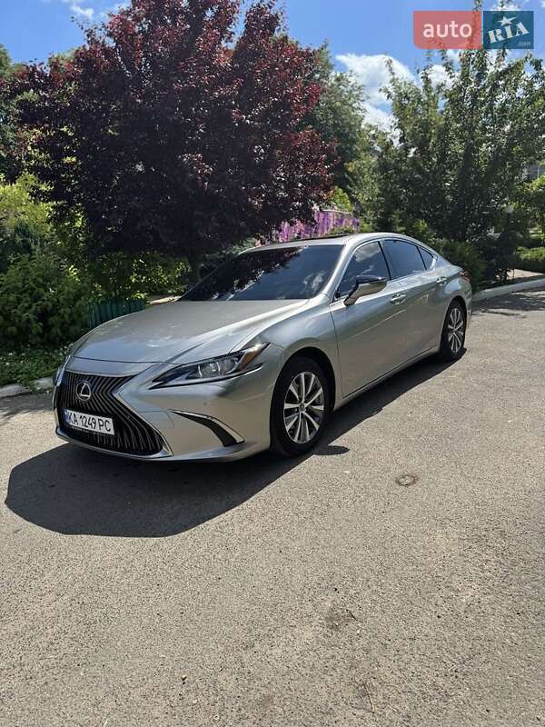 2019 lexus es 250