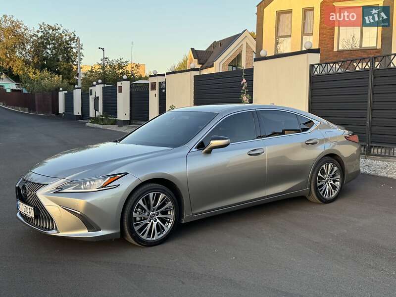 2021 lexus es-250
