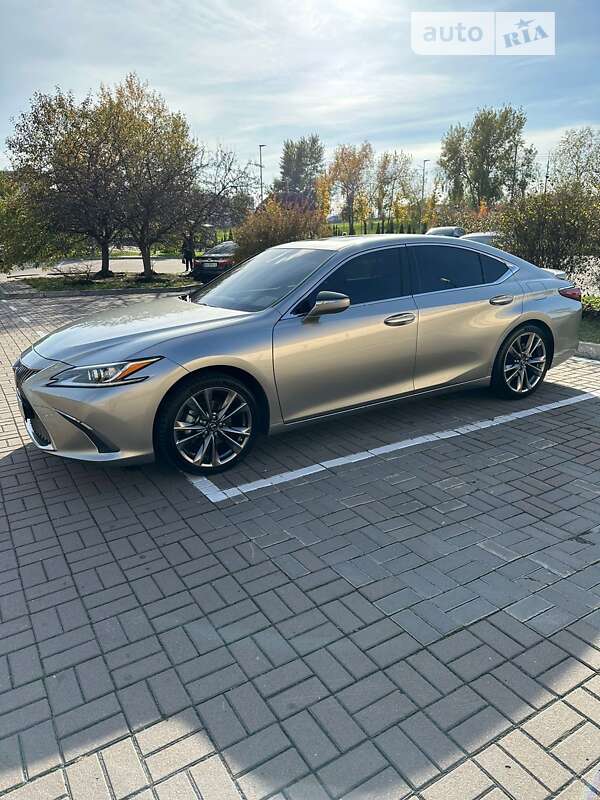 2021 lexus es 250