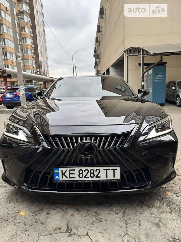 2022 lexus es 200