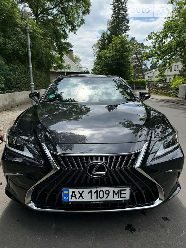 2021 lexus es 200