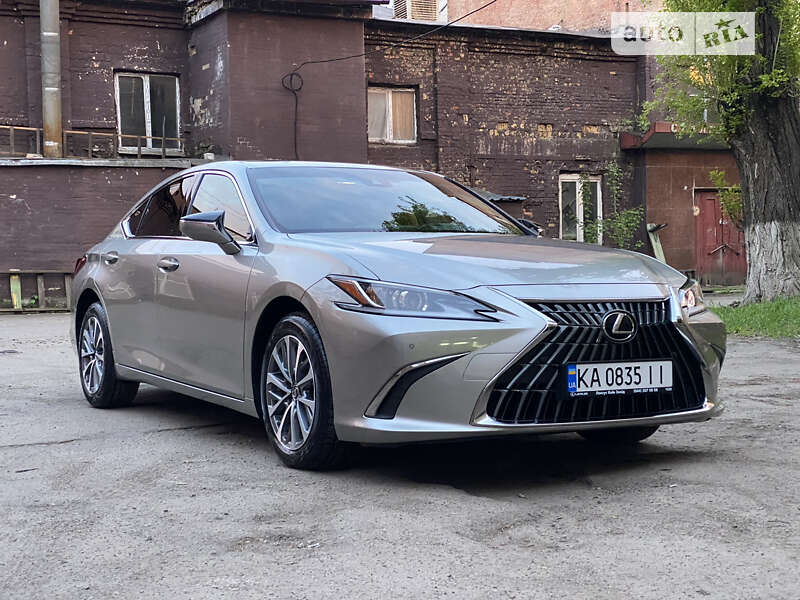 2022 lexus es 200