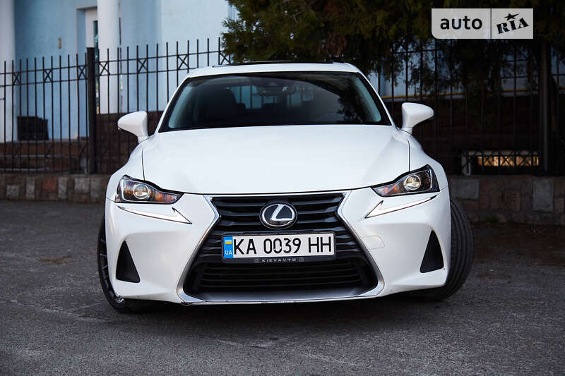 2017 lexus is 200t