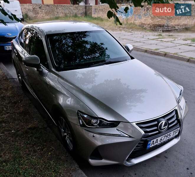 2017 lexus is 200t