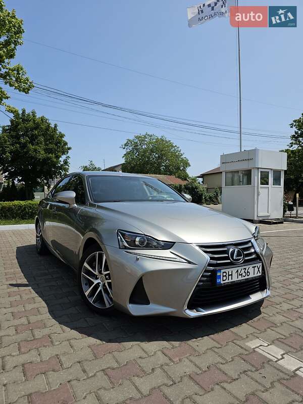 2017 lexus is 200t