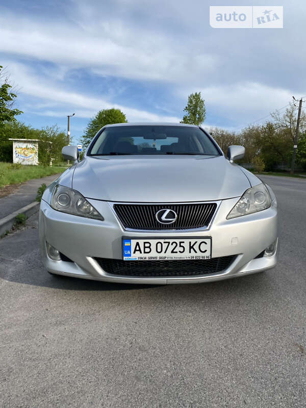 2005 lexus is 220d