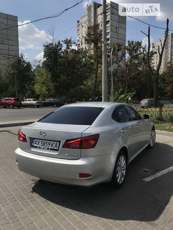 2005 lexus is 220d