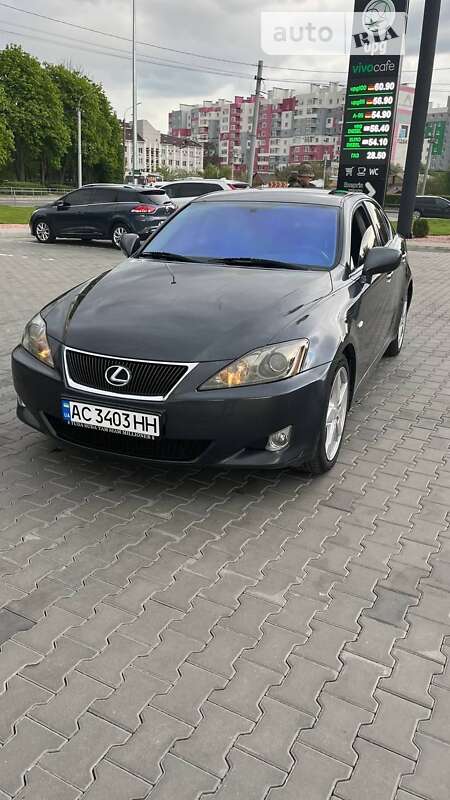 2005 lexus is 220d