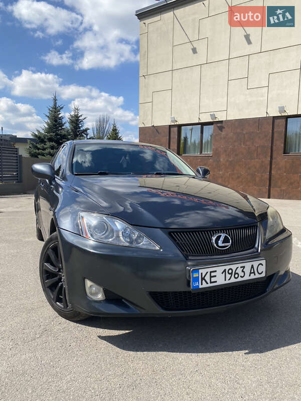 2005 lexus is 220d