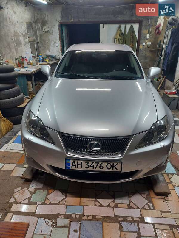 2005 lexus is-220d