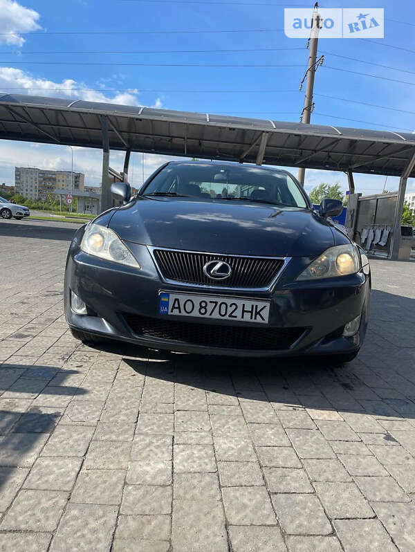 2008 lexus is 220d