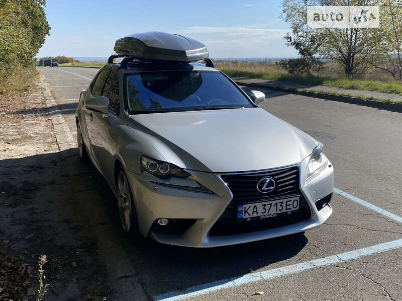 2013 lexus is 300h