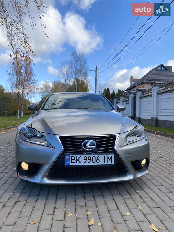 2013 lexus is