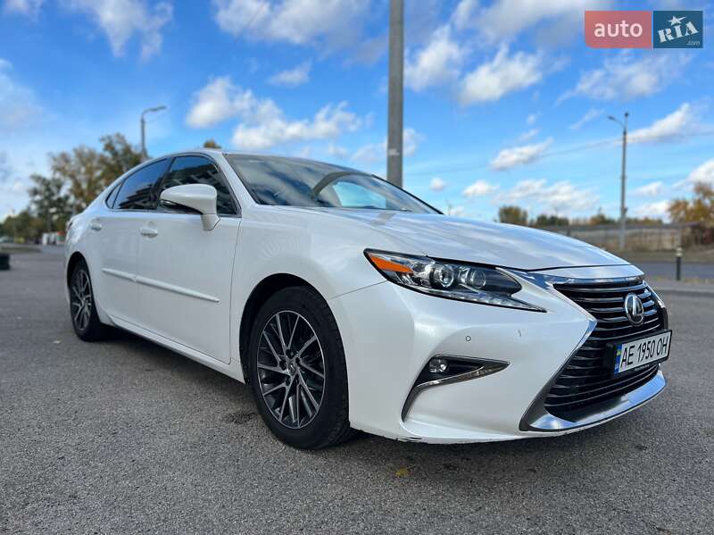 2016 lexus es-250