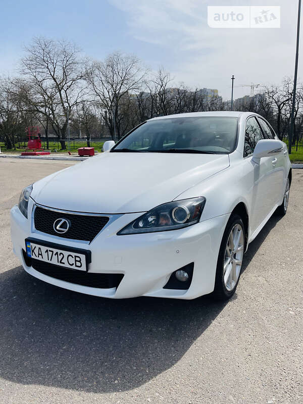 2011 lexus is 250