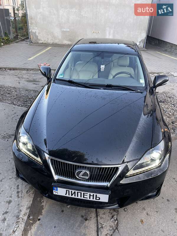 2011 lexus is