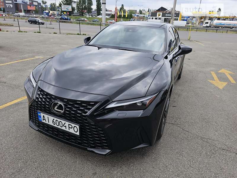 2021 lexus is 300