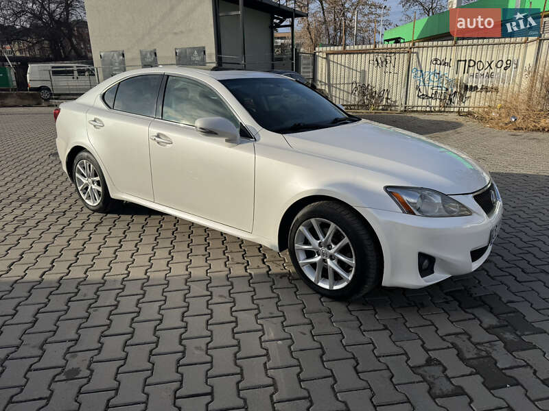 2013 lexus is