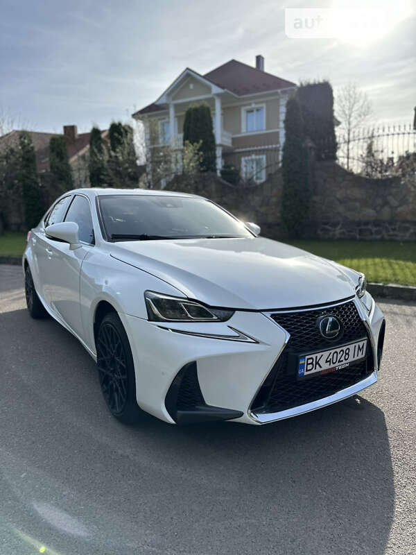 2017 lexus is 300