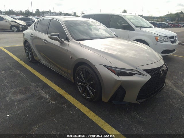 2022 lexus is